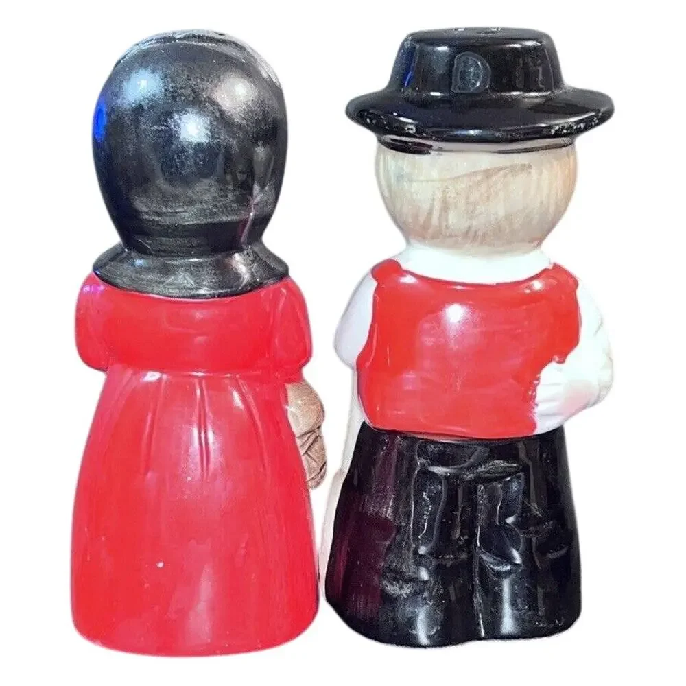Amish Couple Salt and Pepper Shakers 5